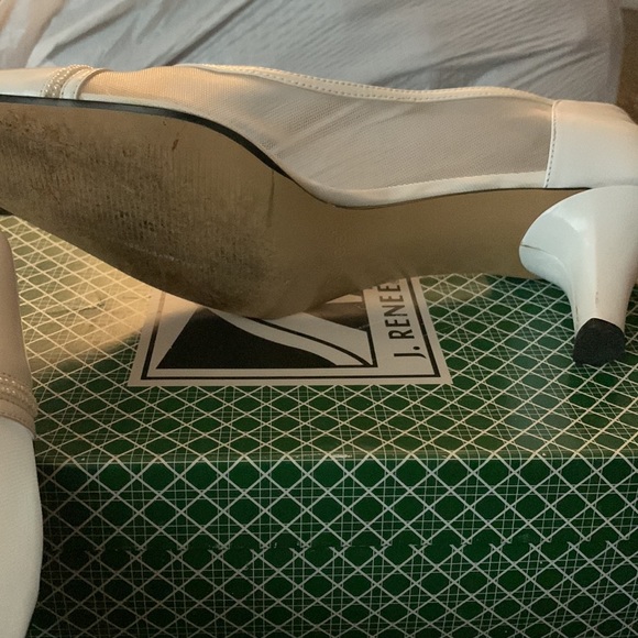 J. RENEÉ WHITE HEELS - Picture 3 of 4
